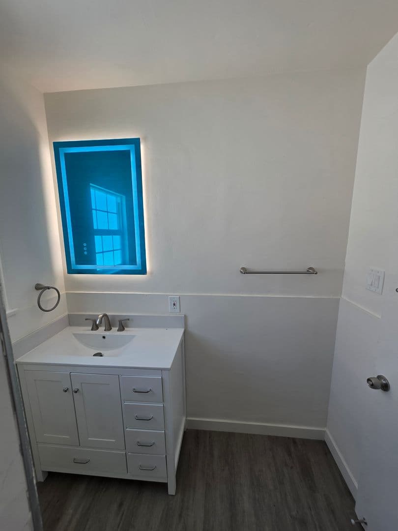 Del Aire Apartment: 5525-5535 W. 118th Street