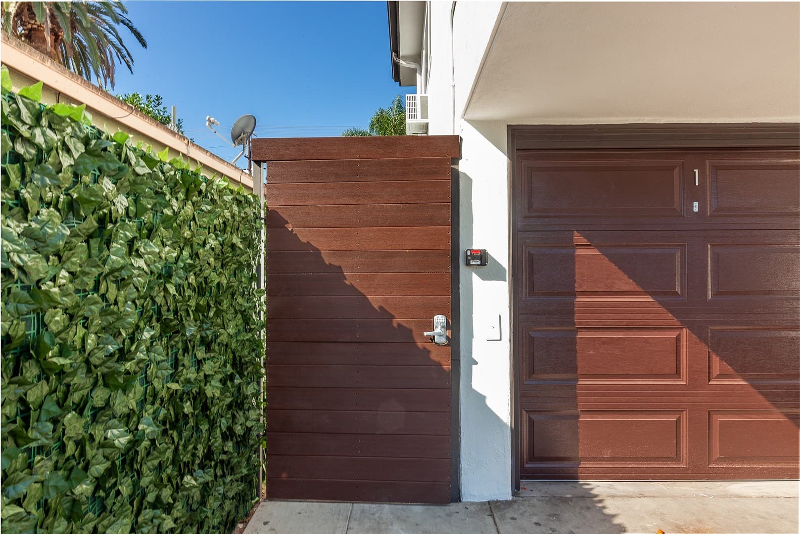 Long Beach Apartment: 1955 Locust  Avenue