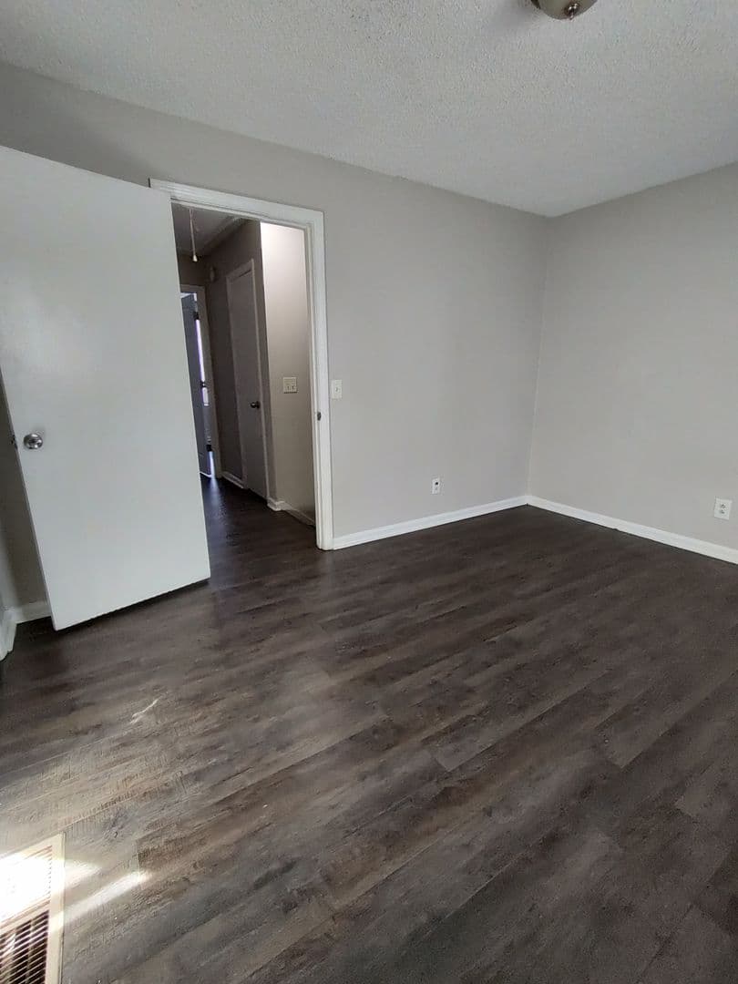 Murfreesboro Apartment: 126 E Northfield Blvd