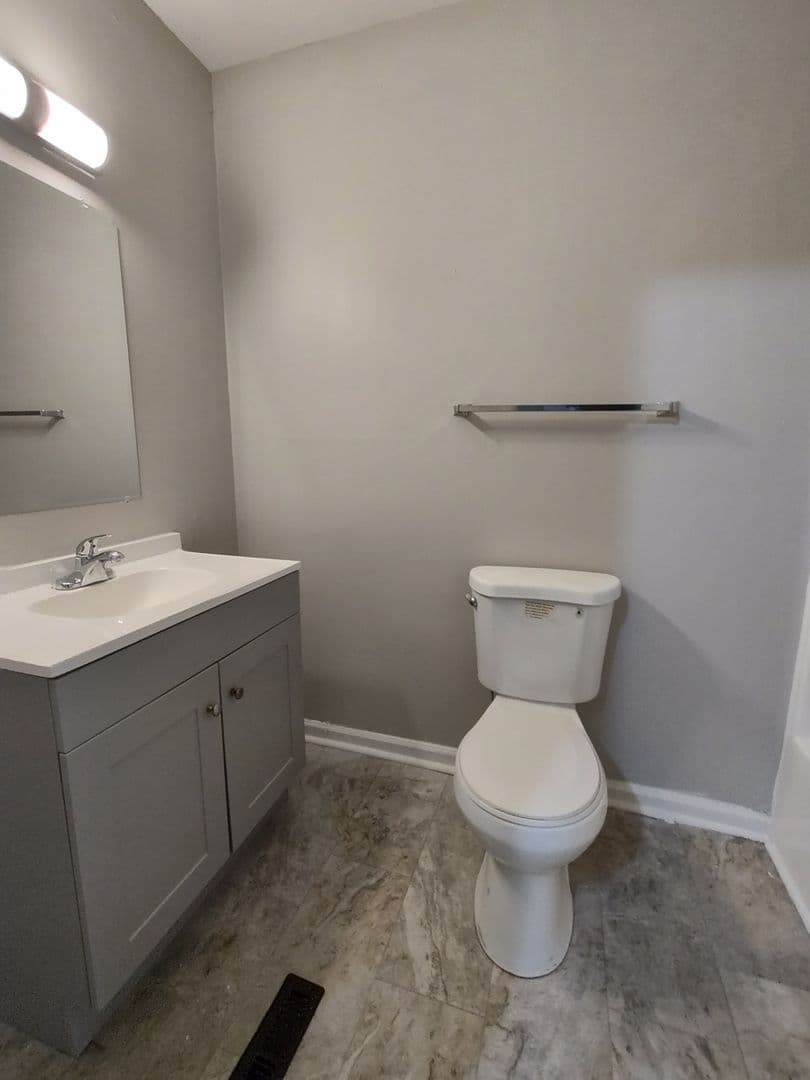 Murfreesboro Apartment: 126 E Northfield Blvd