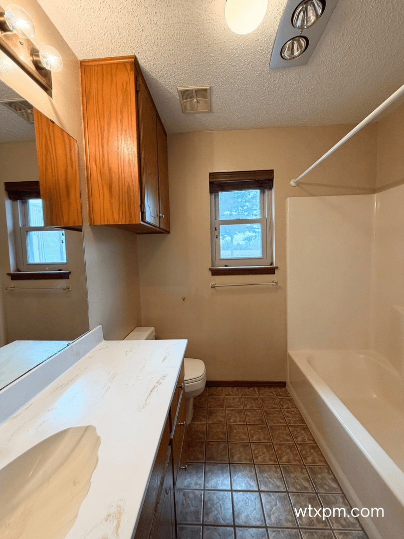 Amarillo House: 10401 Arlie Rd