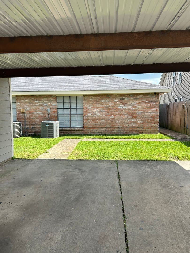 Baton Rouge Apartment: 16072-74, 16082-84 Derby