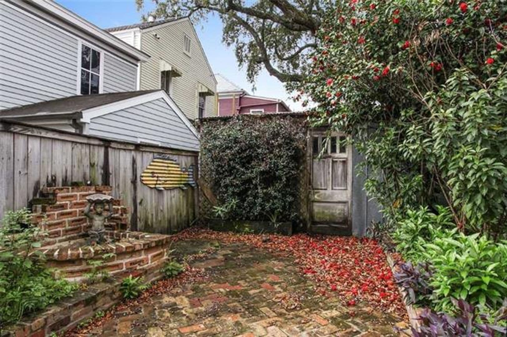 New Orleans Apartment: 227-229 Bermuda St.