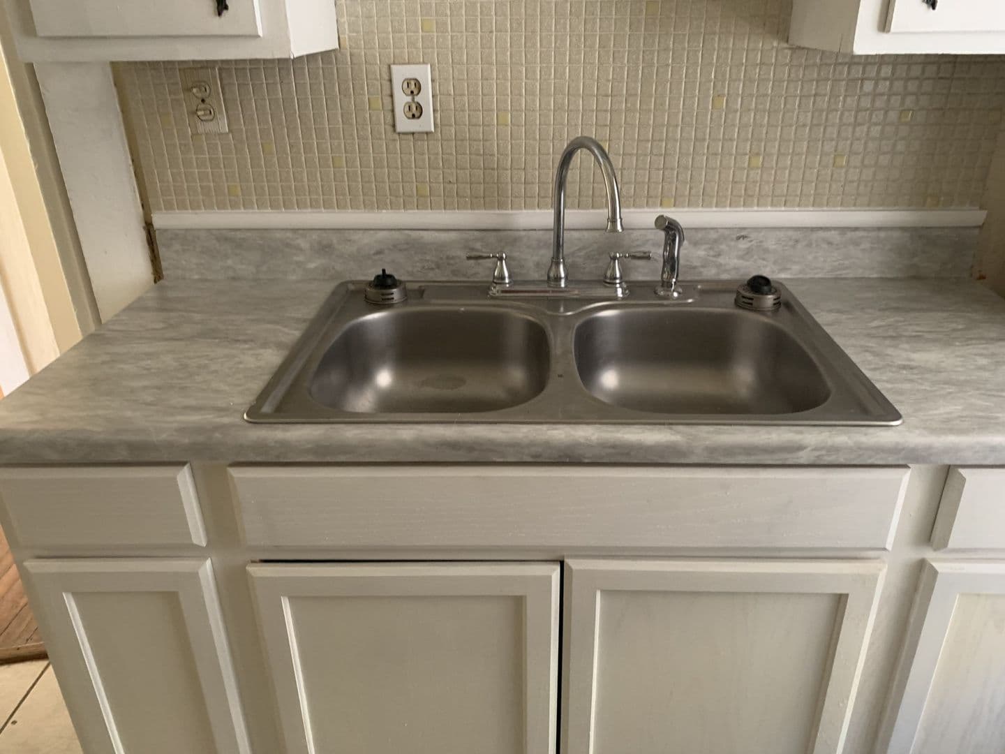 New Orleans Apartment: 2405 & 2405.5 Napoleon
