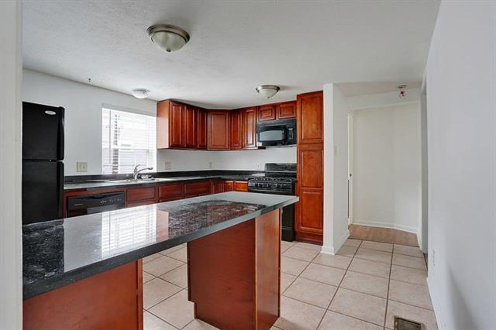 New Orleans Apartment: 843 Washington Ave.