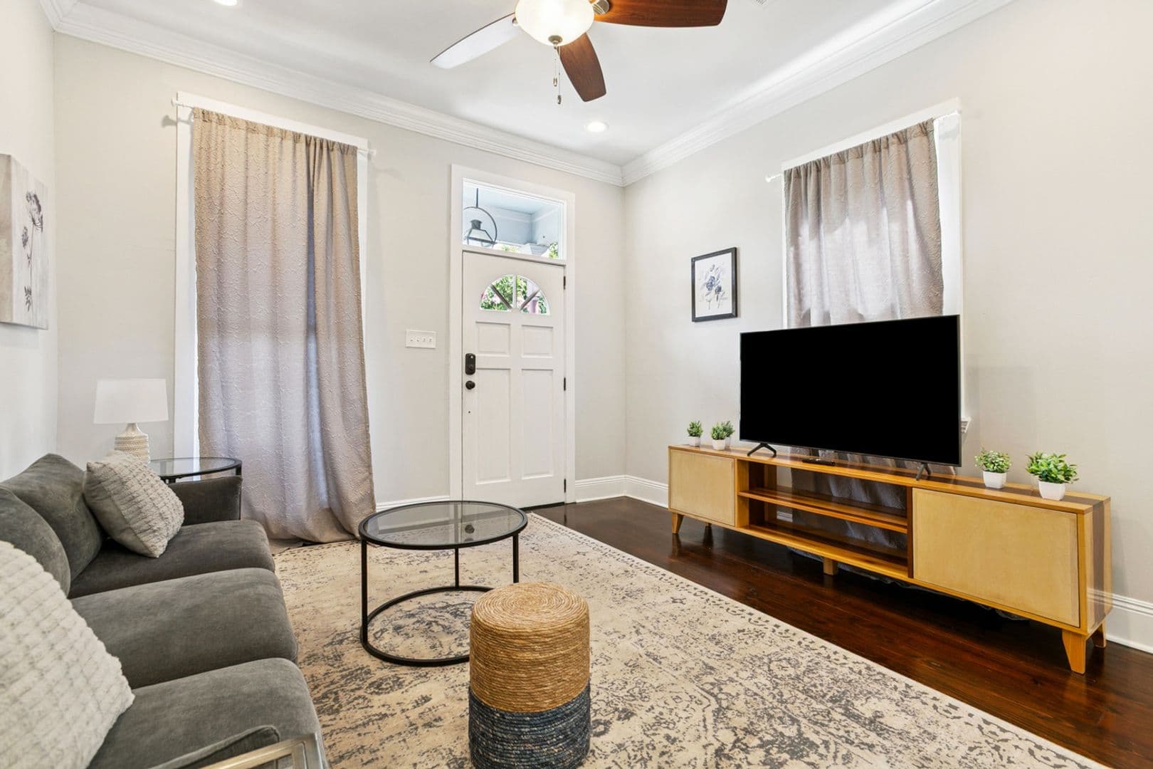 New Orleans Apartment: 2104-2106 Marais St.
