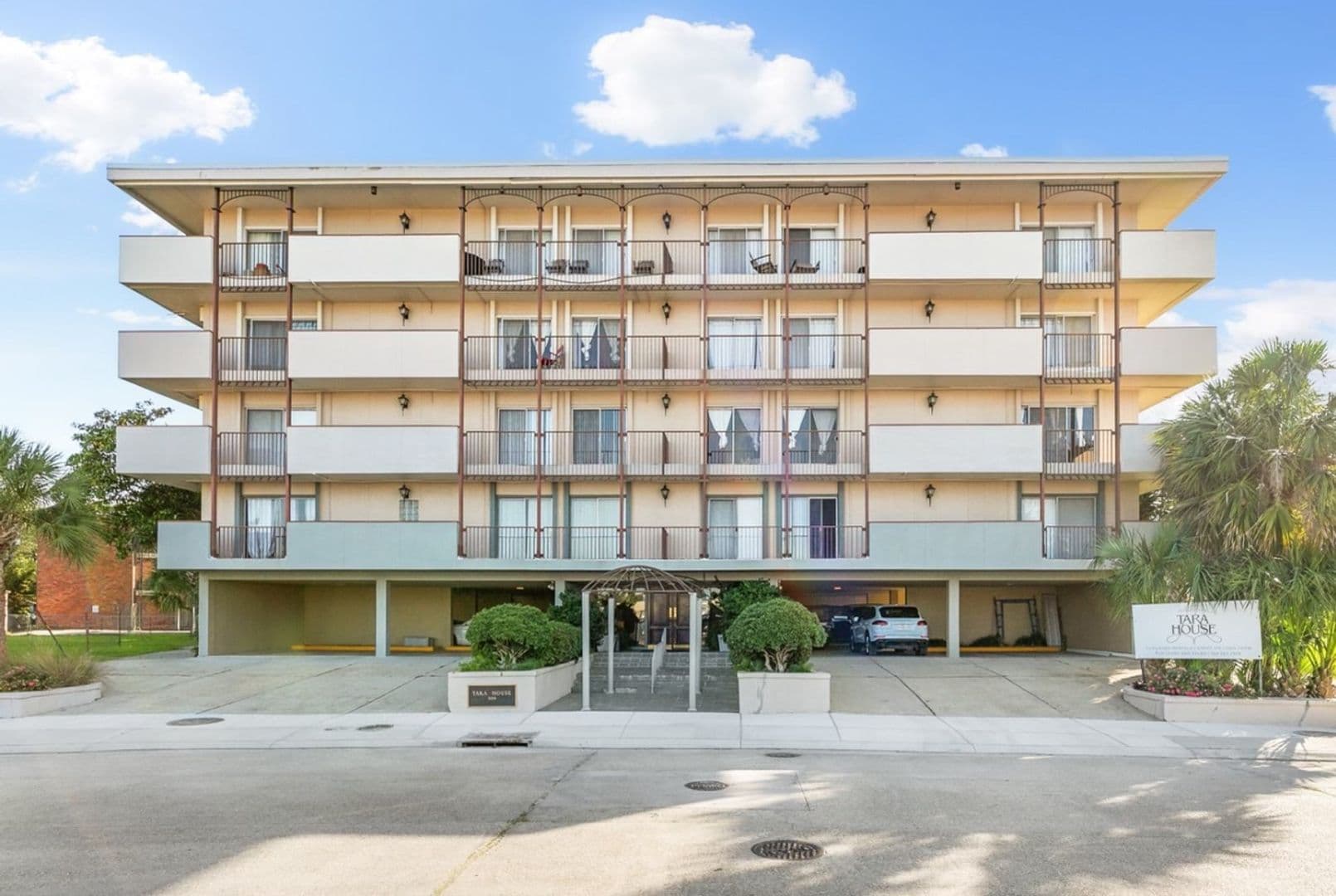 New Orleans Apartment: 309 Opal Street