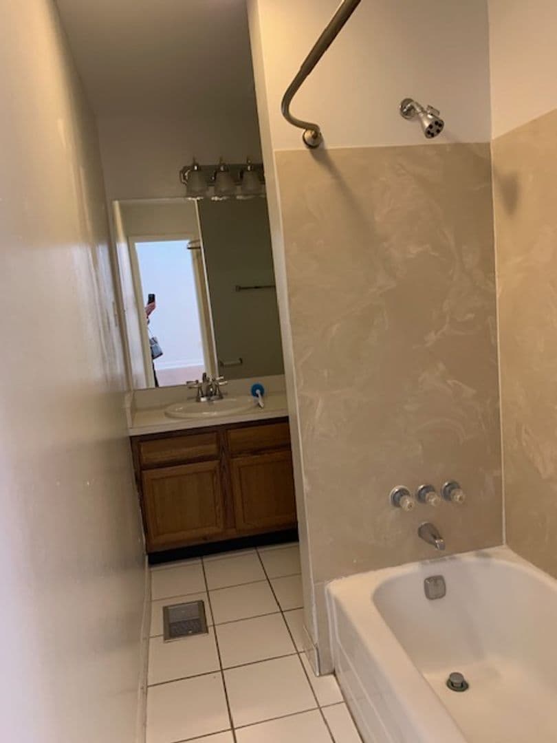 New Orleans House: 1218 Joseph St. Lower