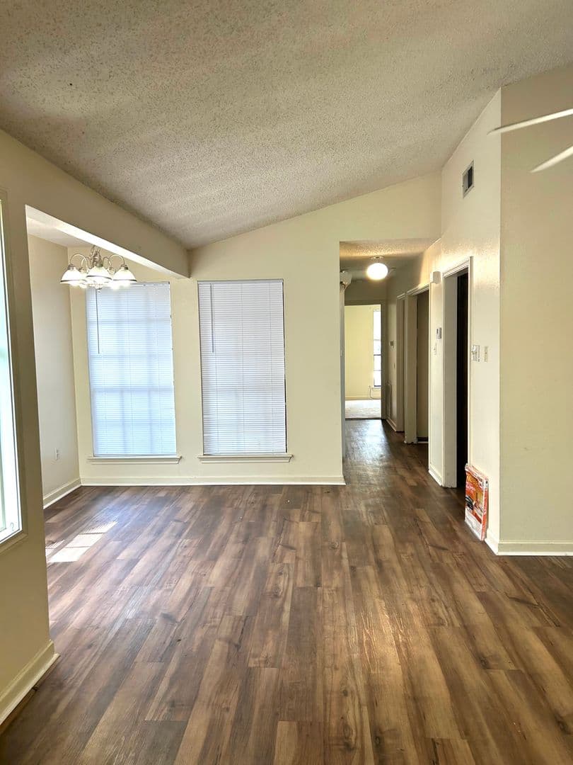 Baton Rouge Apartment: 16072-74, 16082-84 Derby