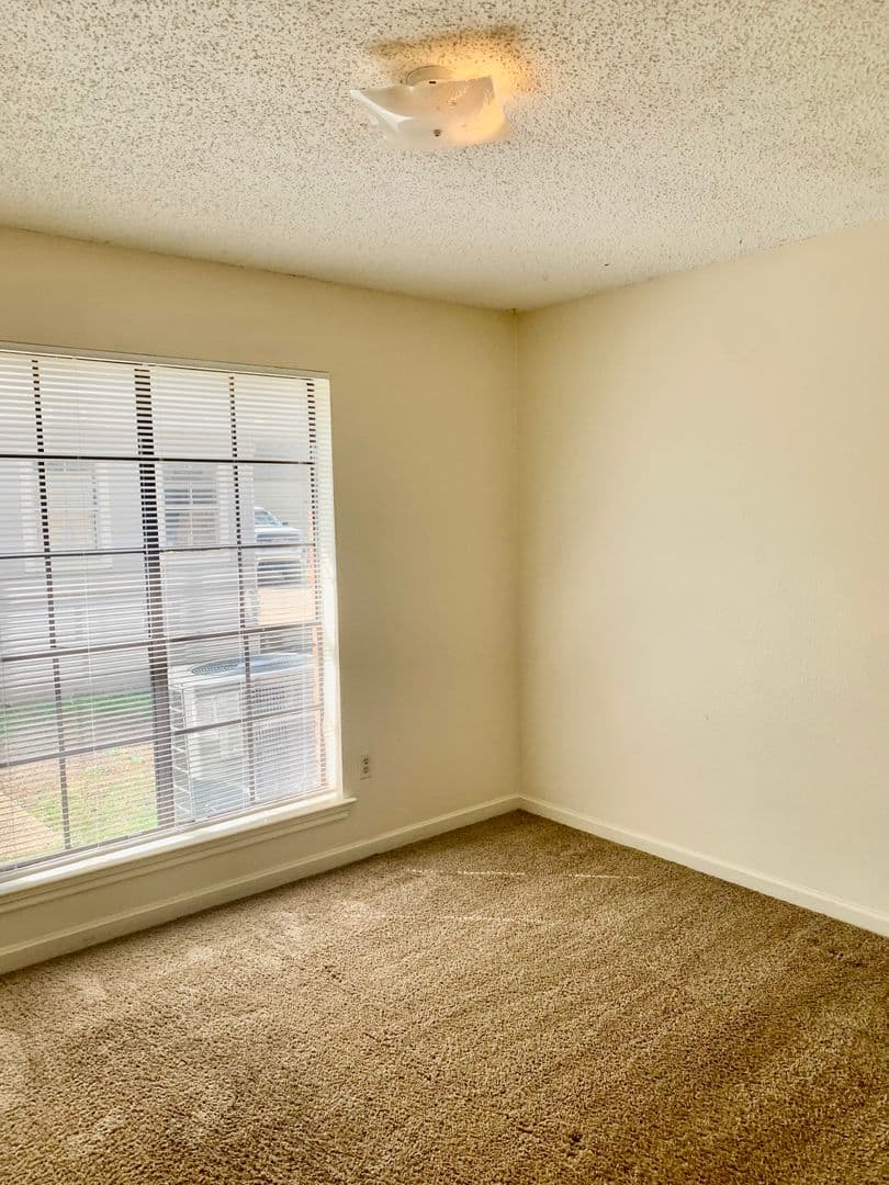 Baton Rouge Apartment: 16072-74, 16082-84 Derby