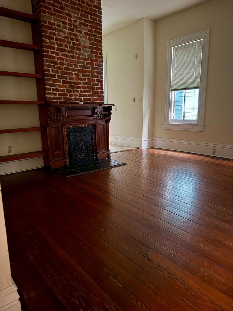 New Orleans Apartment: 2424-2426 Magazine St.