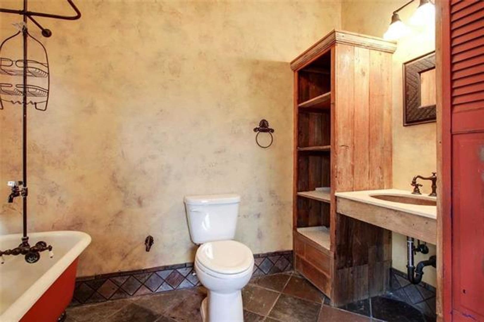 New Orleans Apartment: 227-229 Bermuda St.