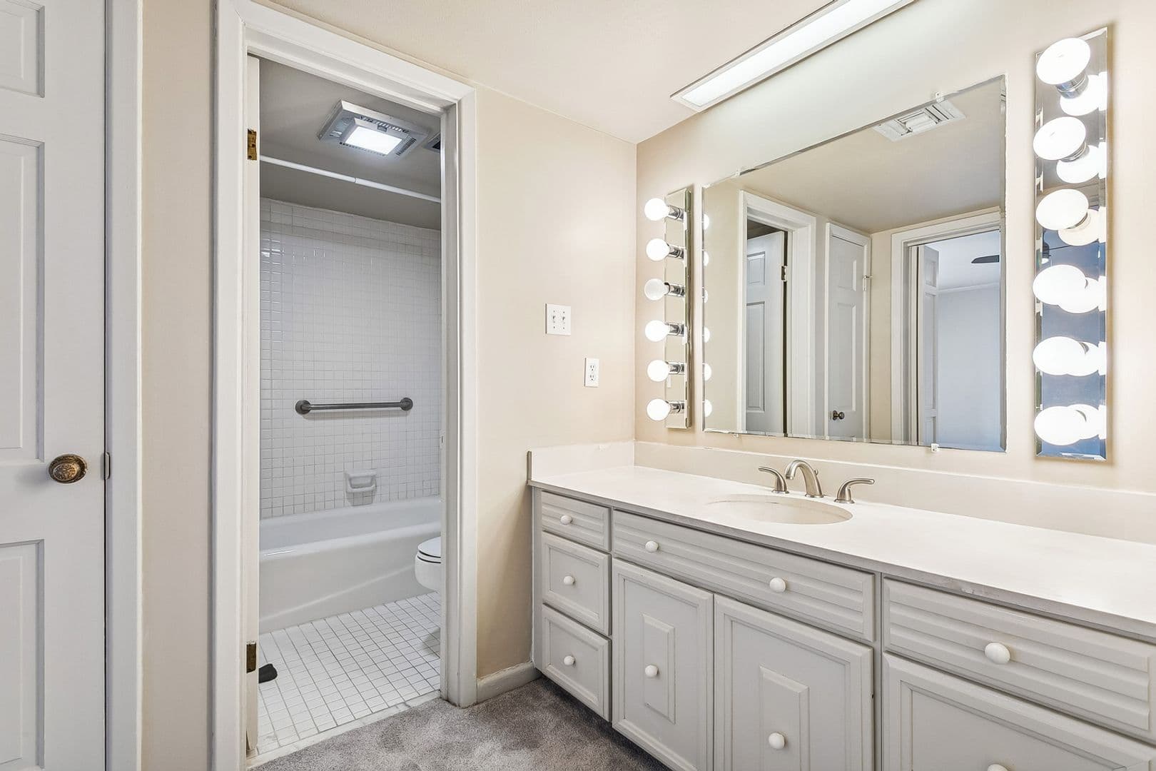New Orleans Apartment: 309 Opal Street