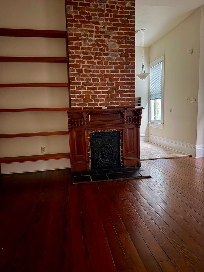 New Orleans Apartment: 2424-2426 Magazine St.