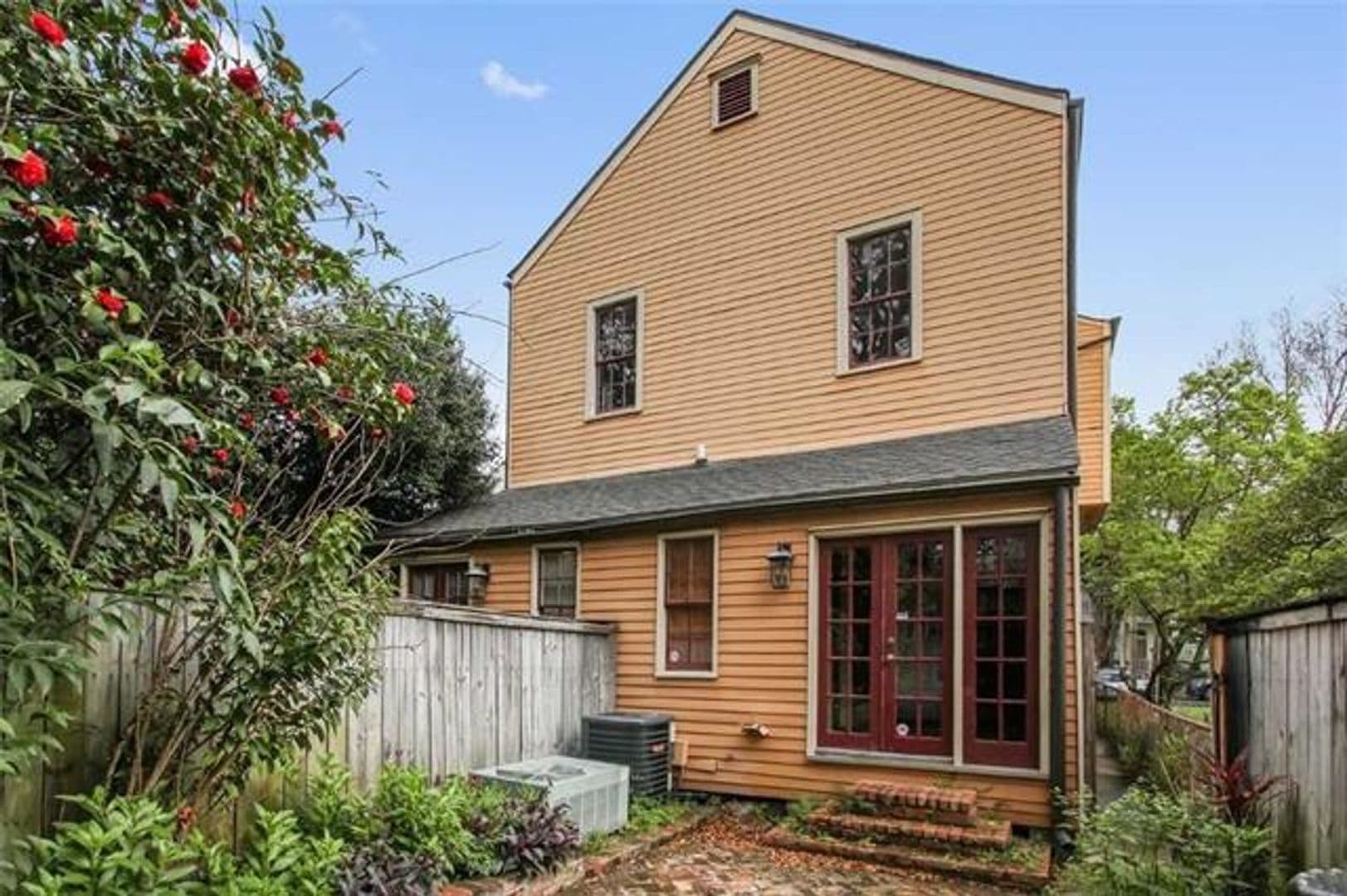 New Orleans Apartment: 227-229 Bermuda St.