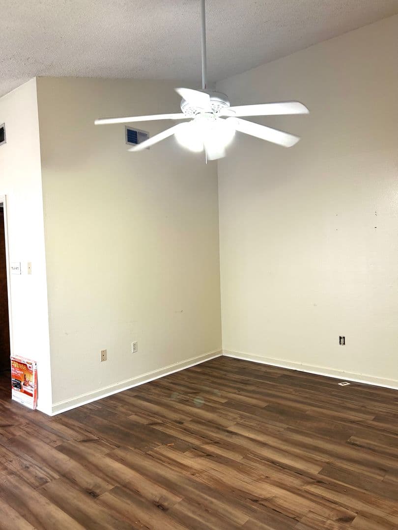 Baton Rouge Apartment: 16072-74, 16082-84 Derby