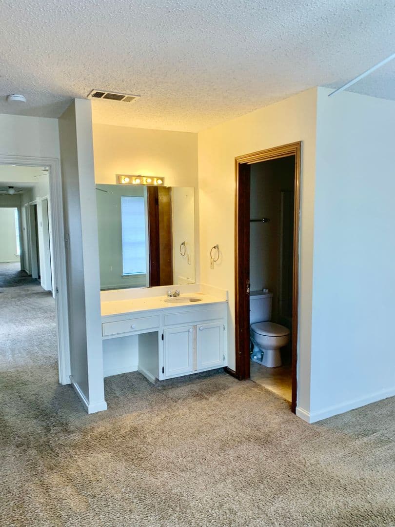 Baton Rouge Apartment: 16072-74, 16082-84 Derby
