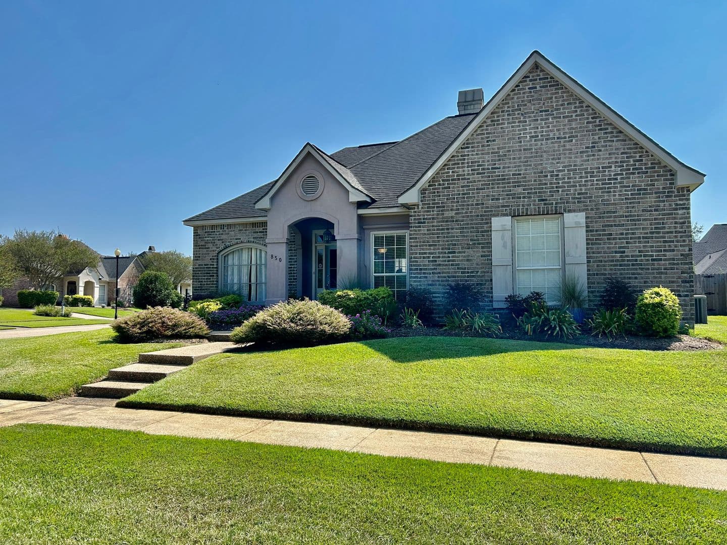 Baton Rouge House: 850 Troutbeck