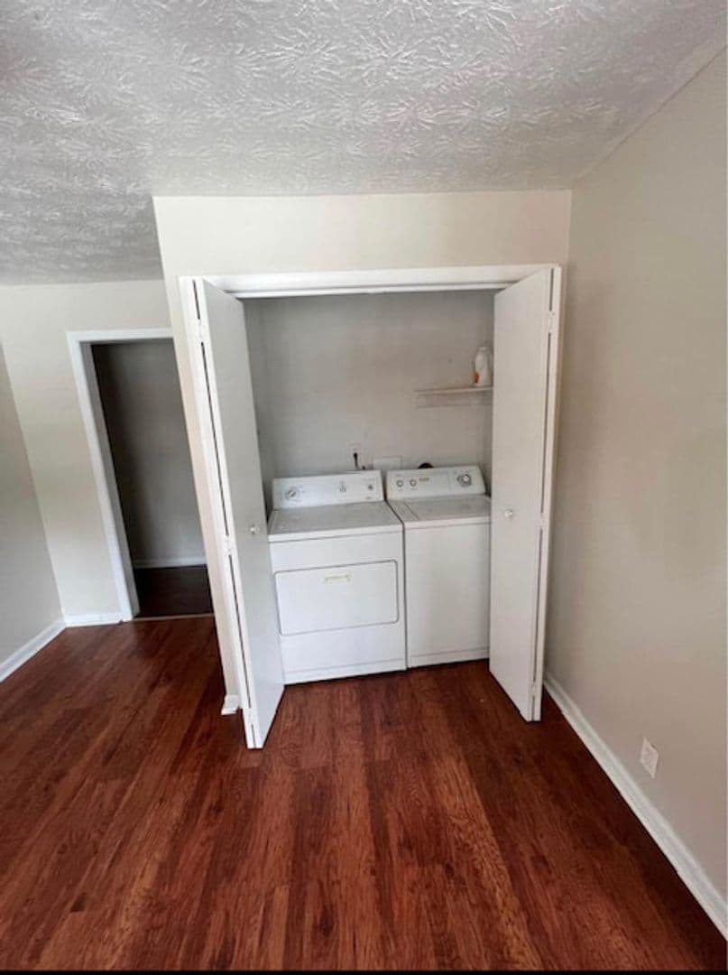 Charleston Apartment: 1517 Washington Street