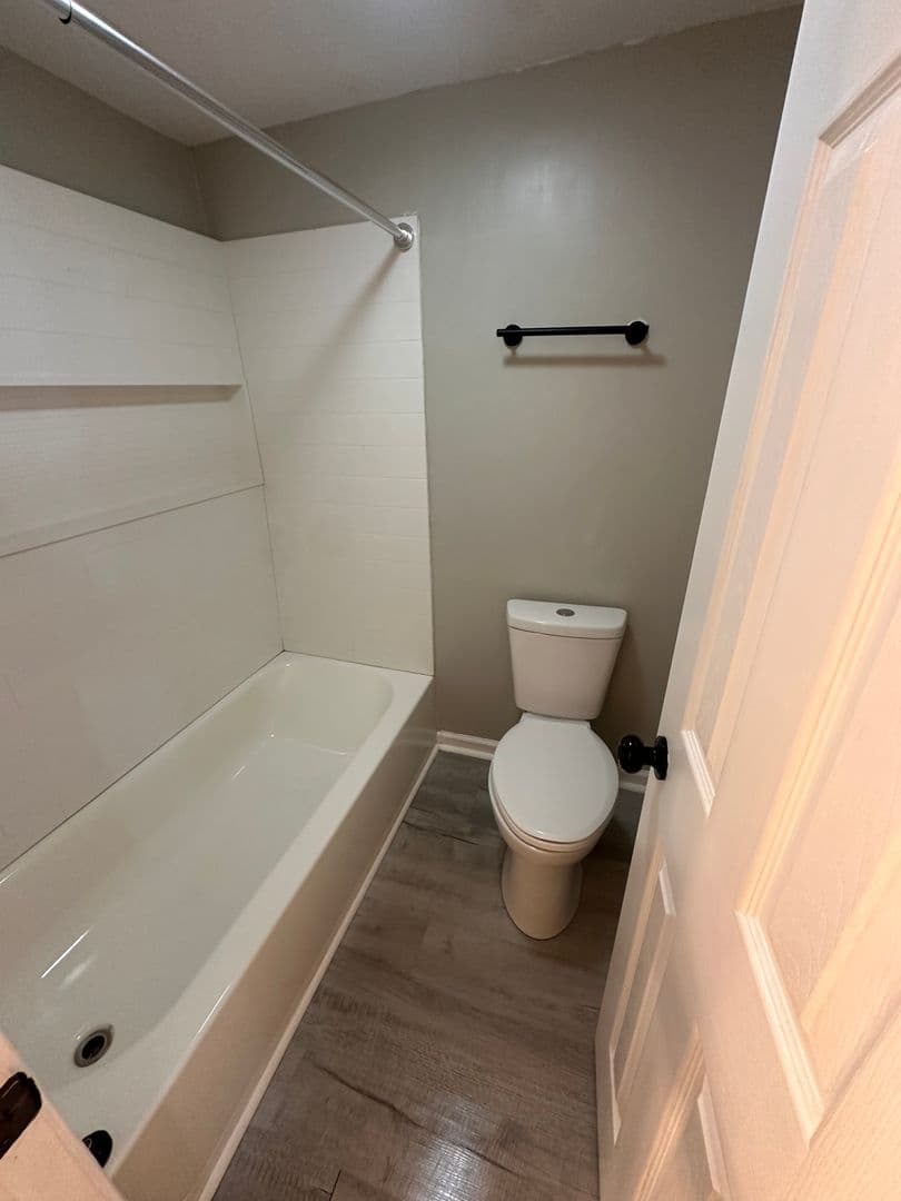 Charleston Apartment: 1607 Bigley Ave