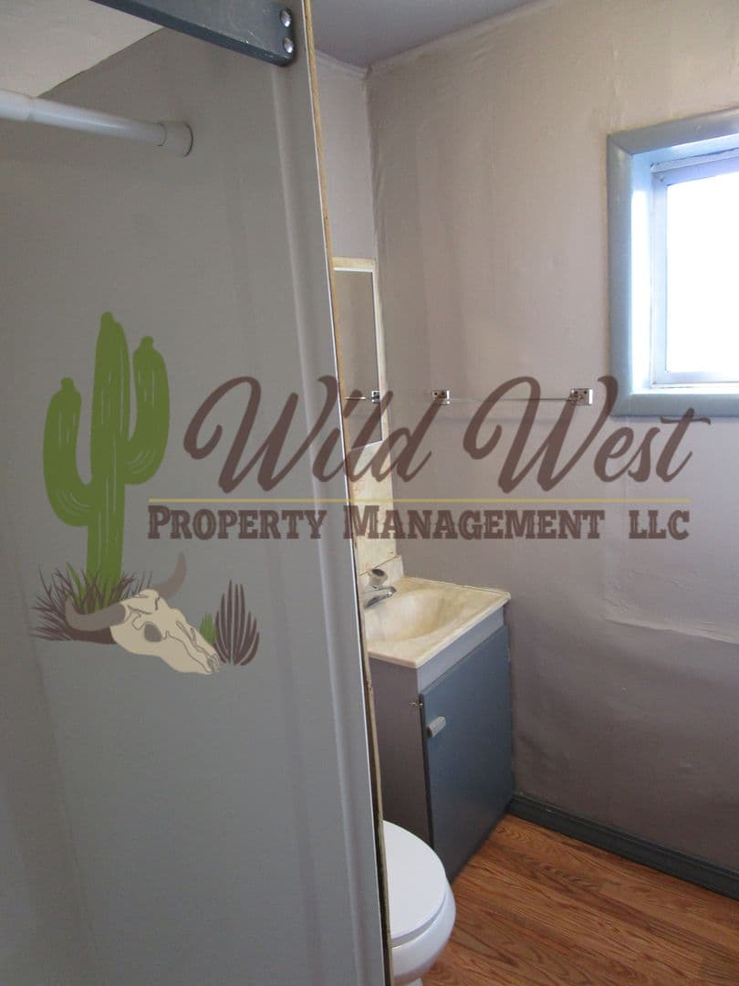 Prineville House: 886 NE 7th Street