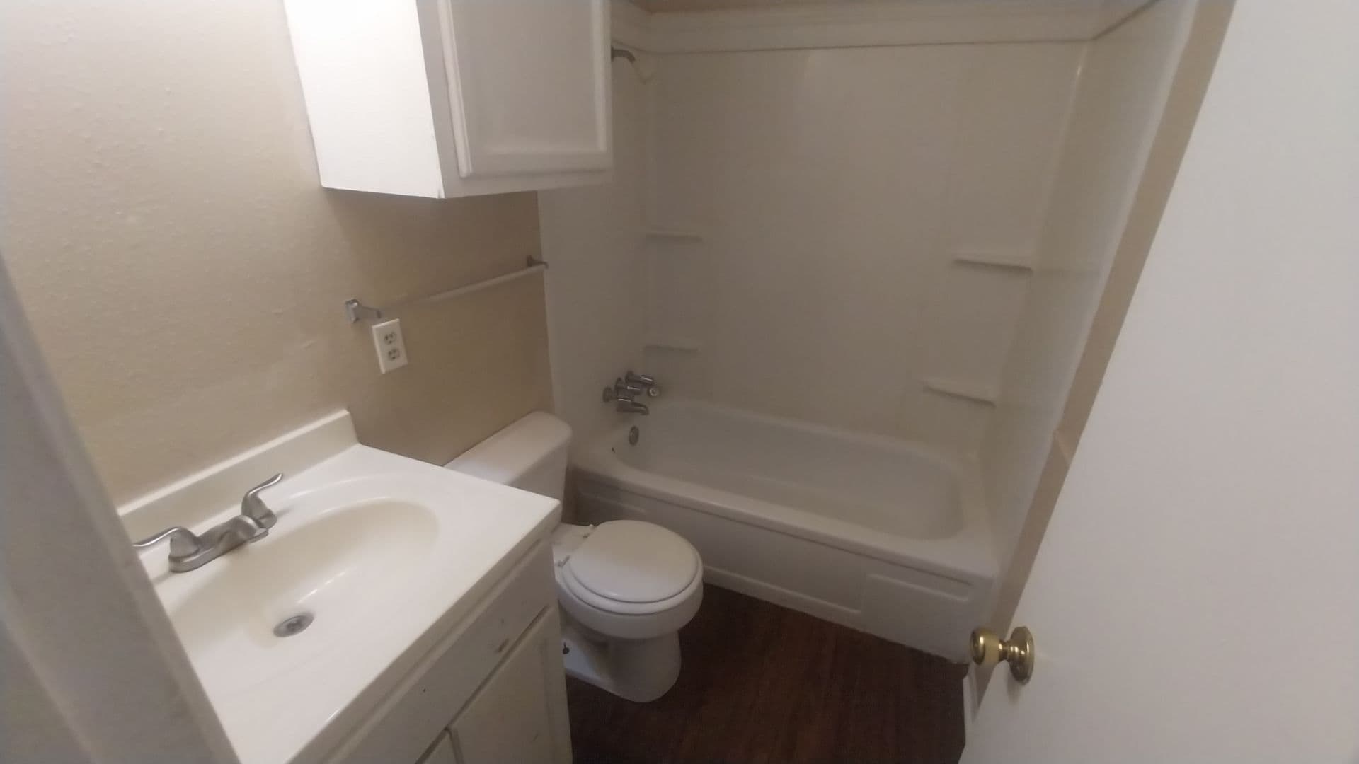 College Station Apartment: 1402 Holleman Dr