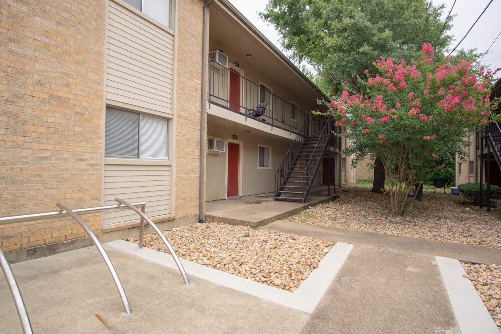 College Station Apartment: 1402 Holleman Dr