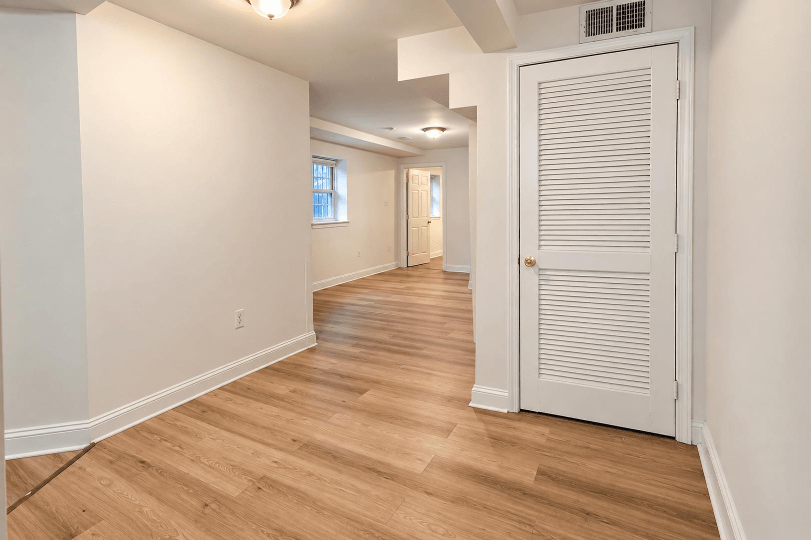 Washington Apartment: 1111 Lamont St NW