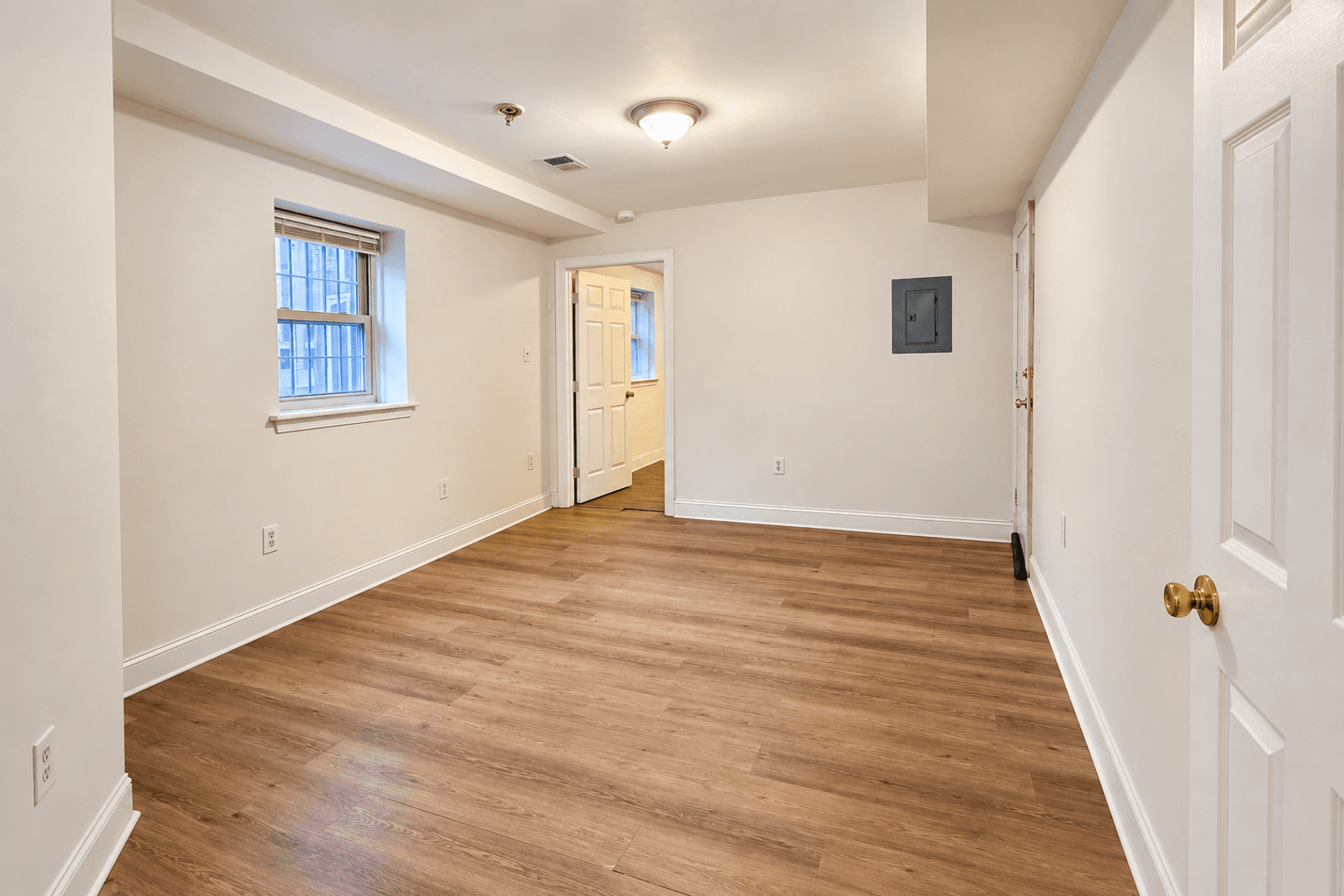 Washington Apartment: 1111 Lamont St NW