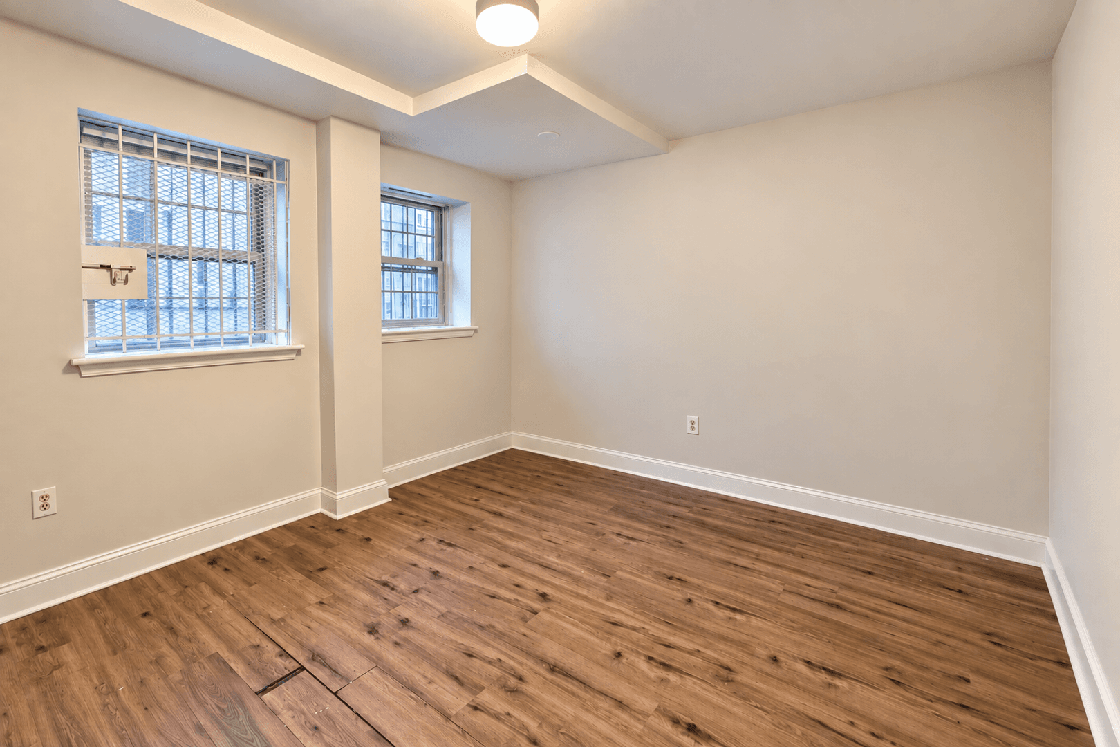 Washington Apartment: 1111 Lamont St NW