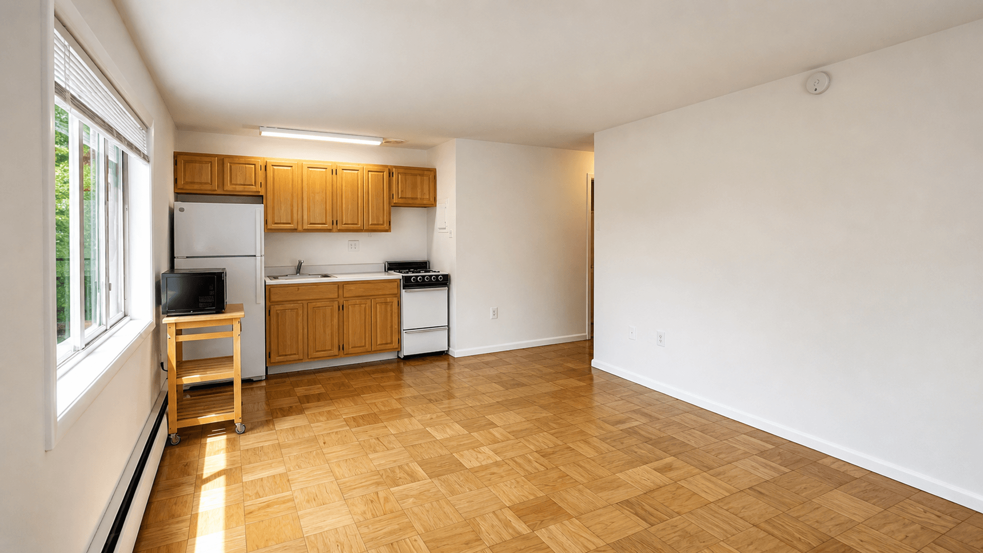 Washington Apartment: 4465 MacArthur Blvd NW