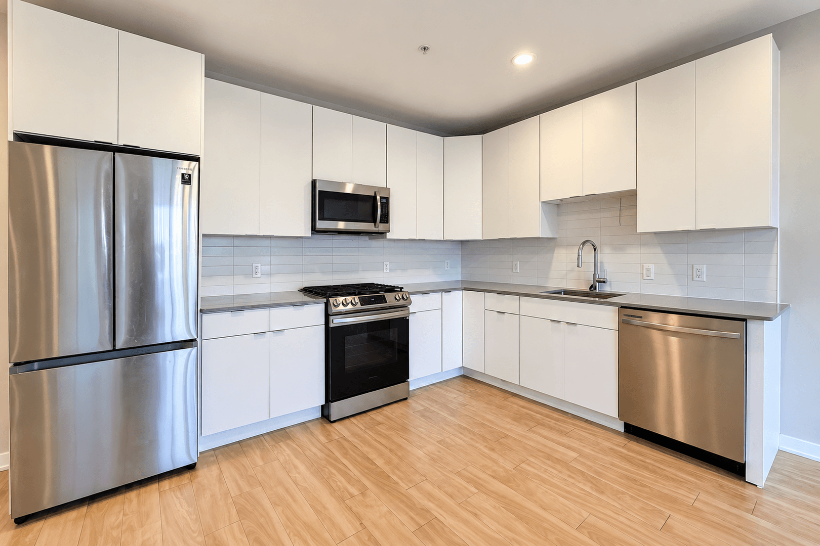 Washington Apartment: 2210 Wisconsin Ave NW