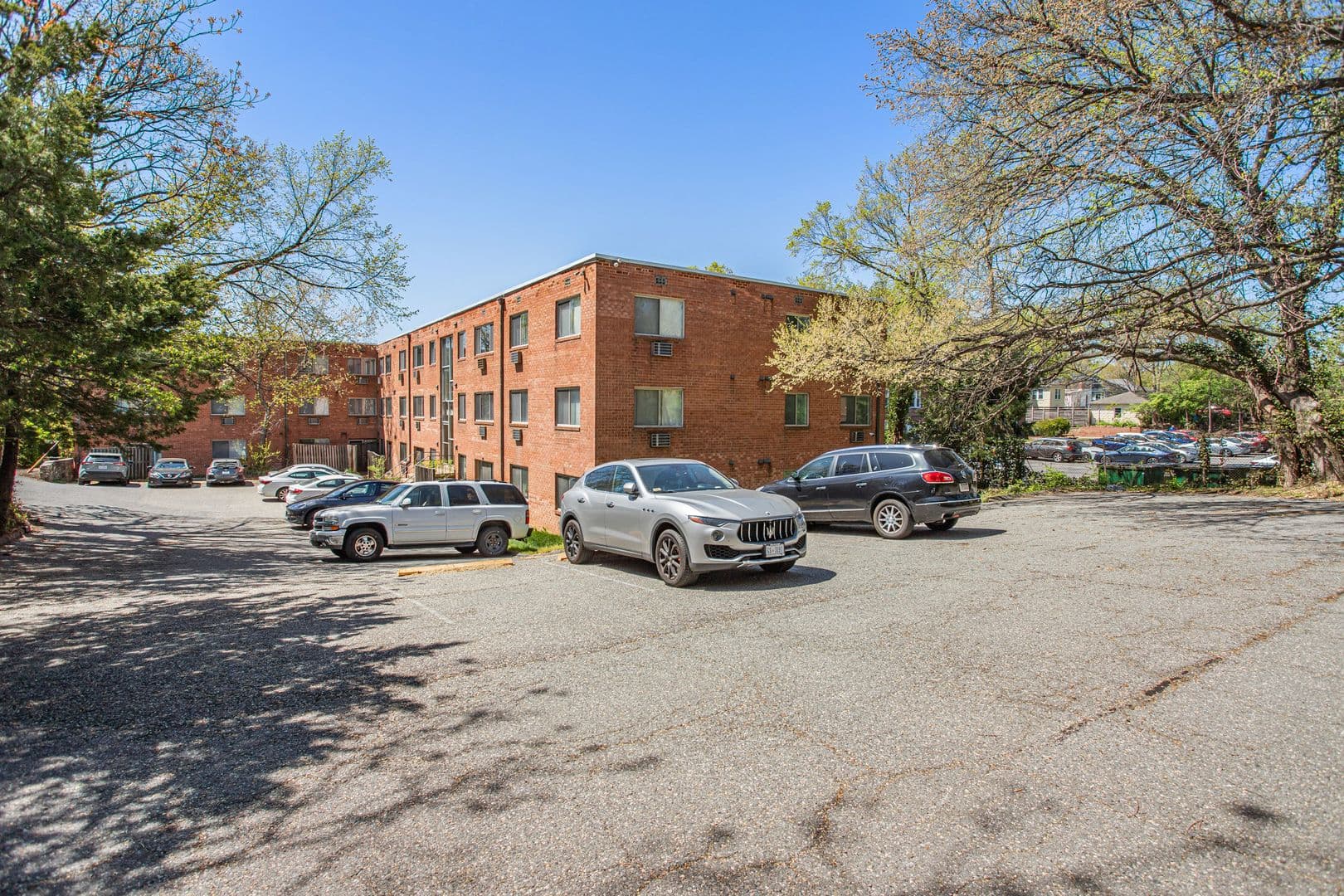 Washington Apartment: 4465 MacArthur Blvd NW