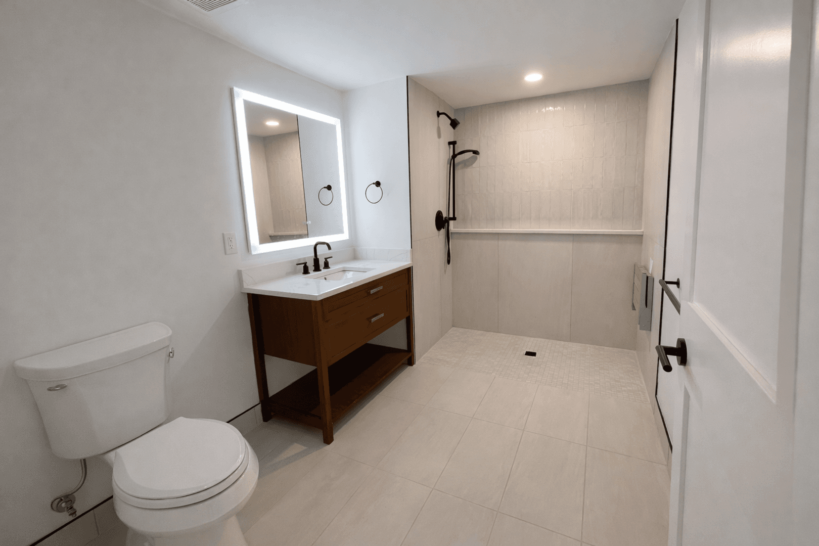 Washington Apartment: 716 L St SE