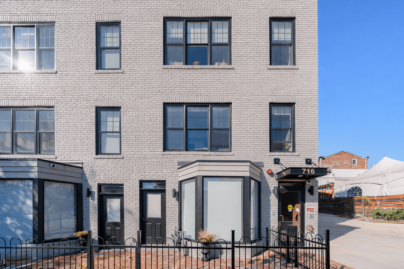 Washington Apartment: 716 L St SE