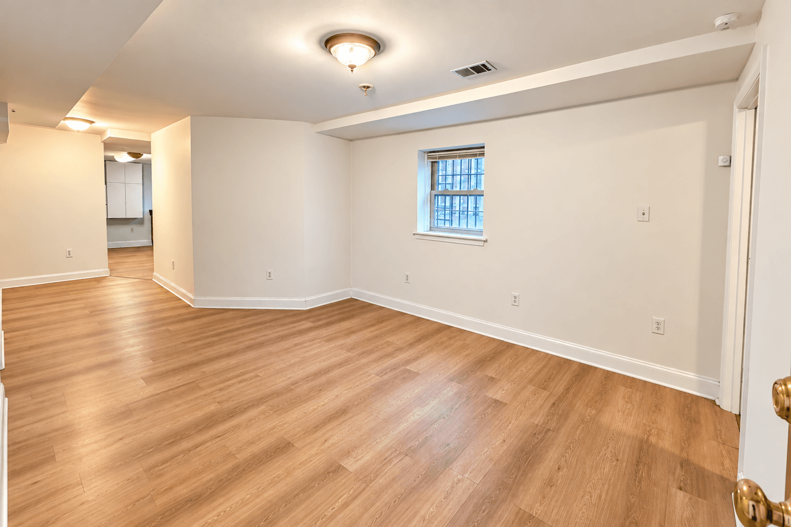 Washington Apartment: 1111 Lamont St NW