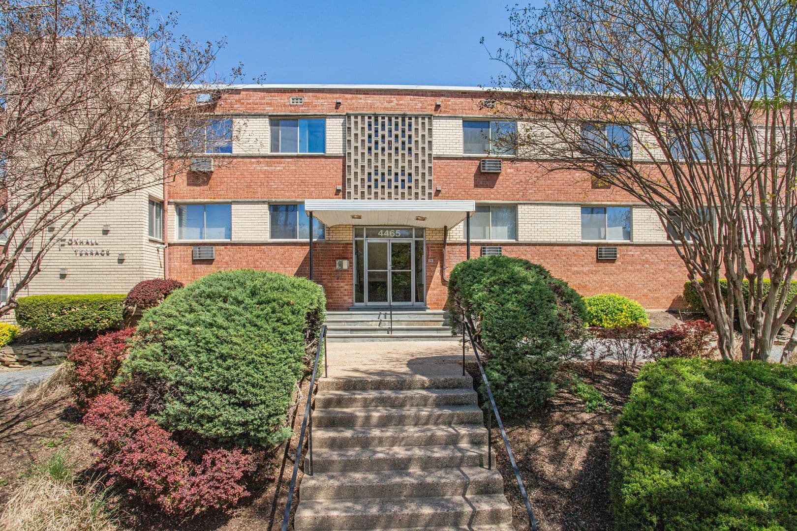 Washington Apartment: 4465 MacArthur Blvd NW