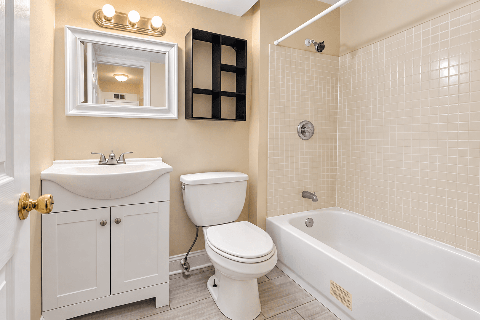 Washington Apartment: 1111 Lamont St NW