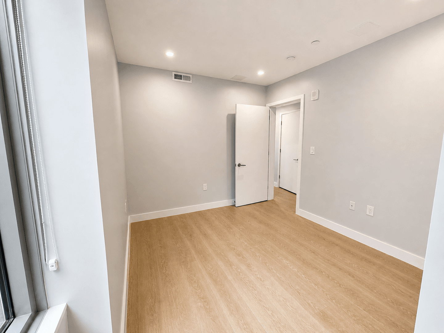 Washington Apartment: 1224 M St NW
