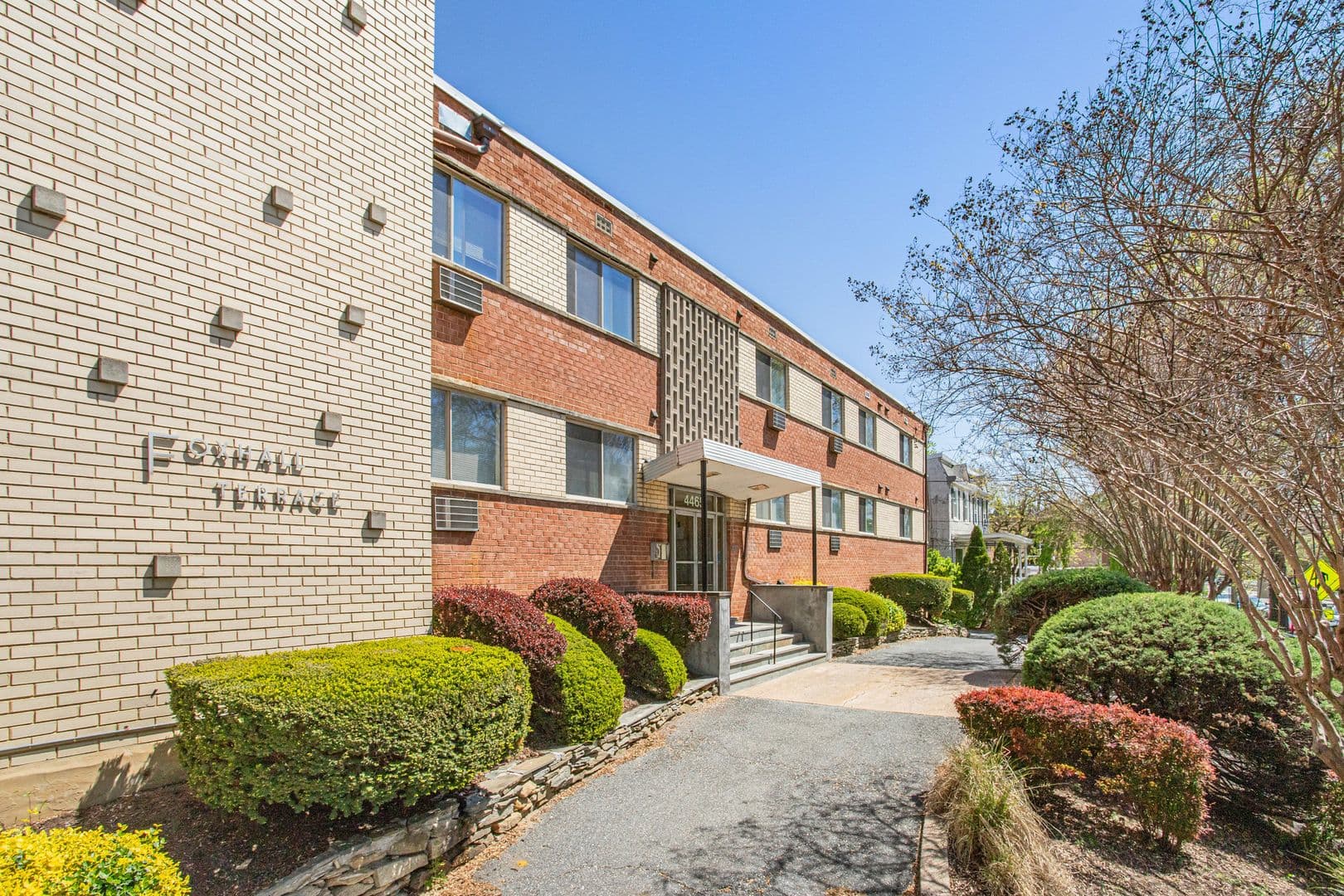 Washington Apartment: 4465 MacArthur Blvd NW