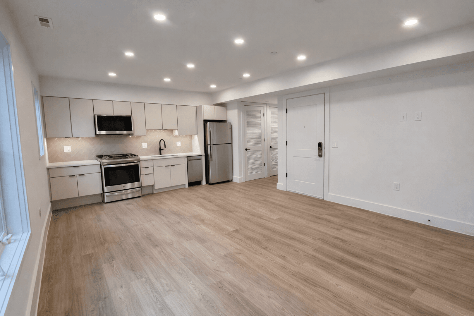 Washington Apartment: 716 L St SE