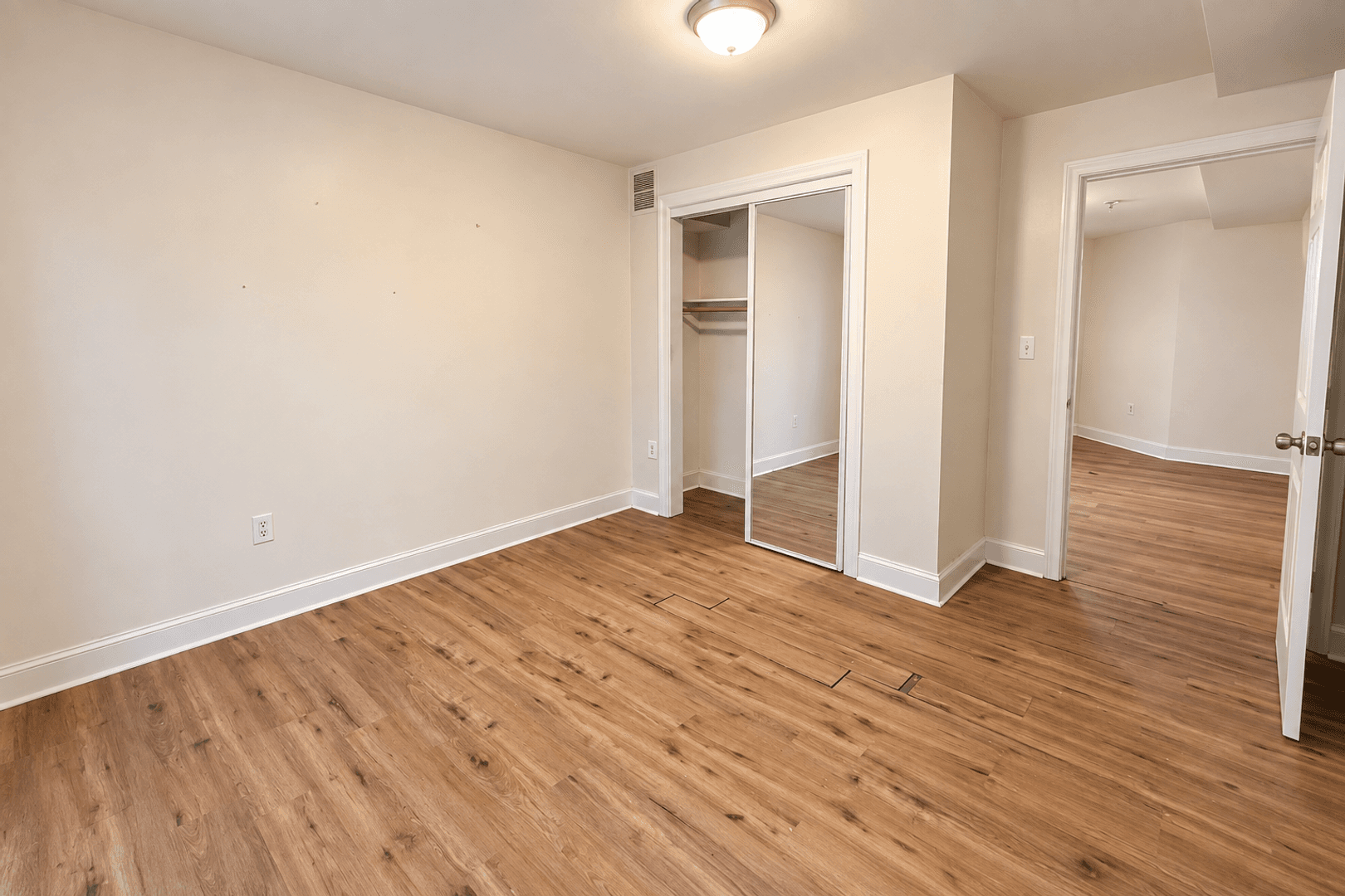 Washington Apartment: 1111 Lamont St NW