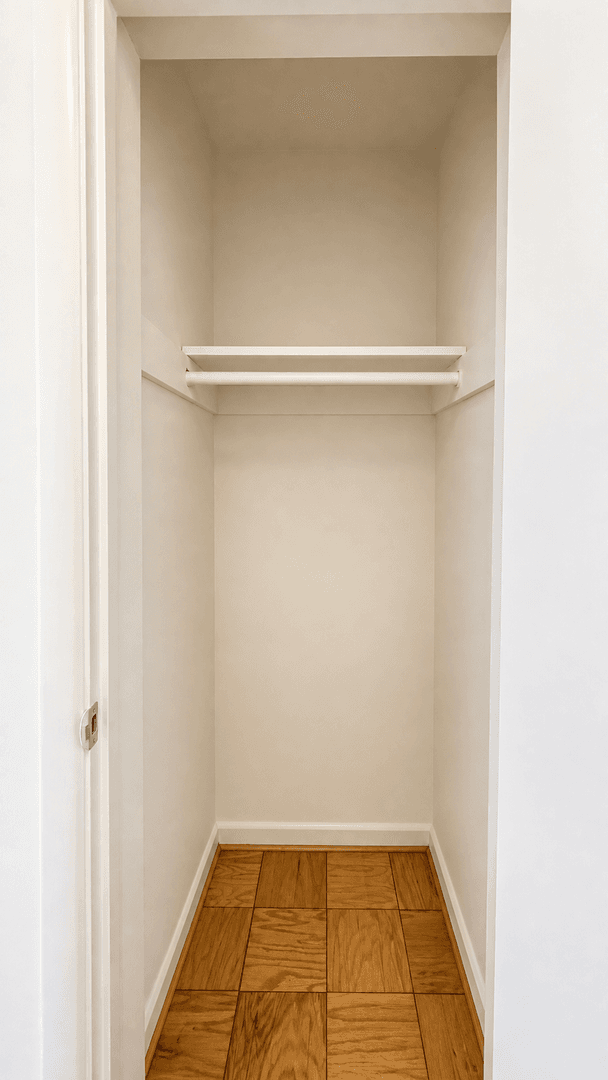 Washington Apartment: 4465 MacArthur Blvd NW