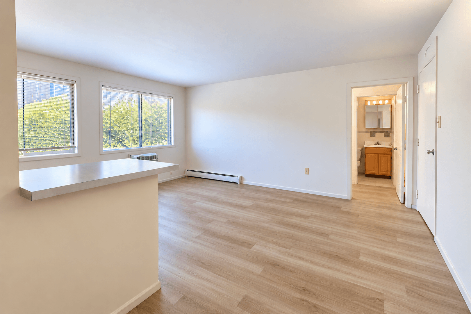 Washington Apartment: 4465 MacArthur Blvd NW