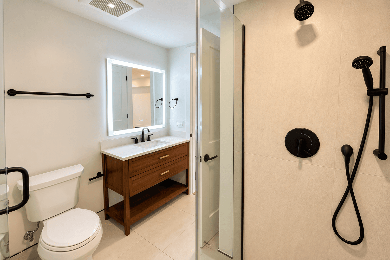 Washington Apartment: 716 L St SE