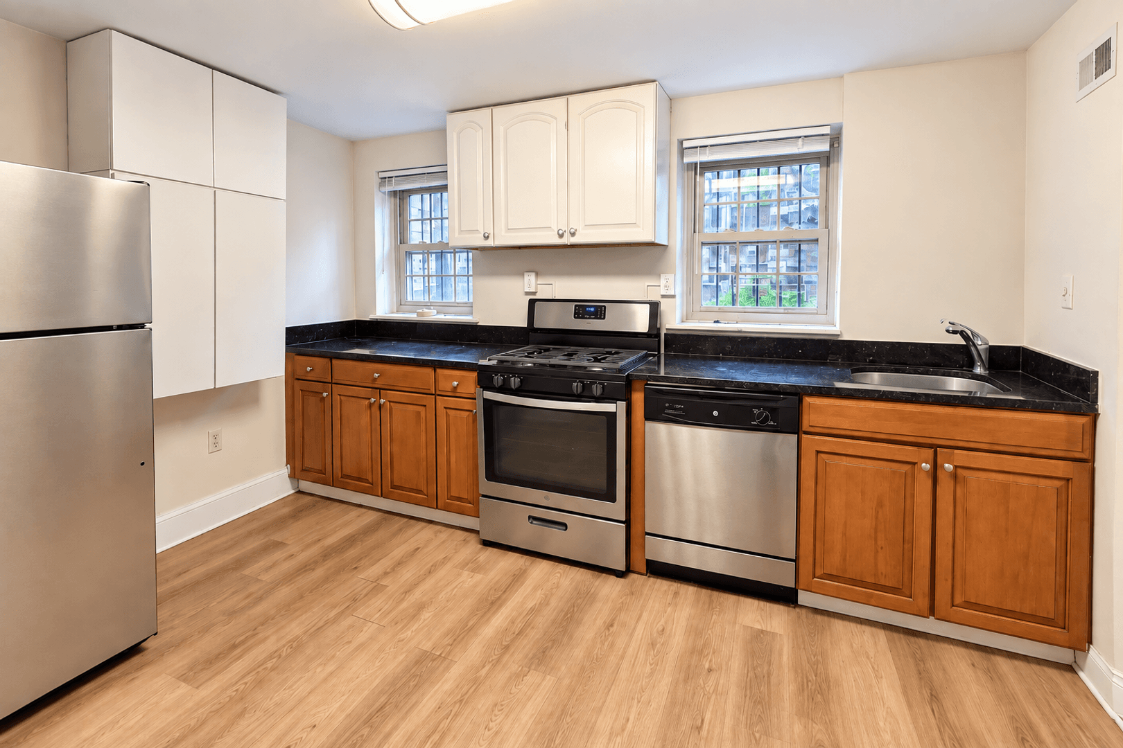 Washington Apartment: 1111 Lamont St NW
