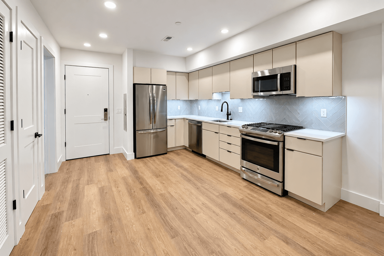 Washington Apartment: 716 L St SE