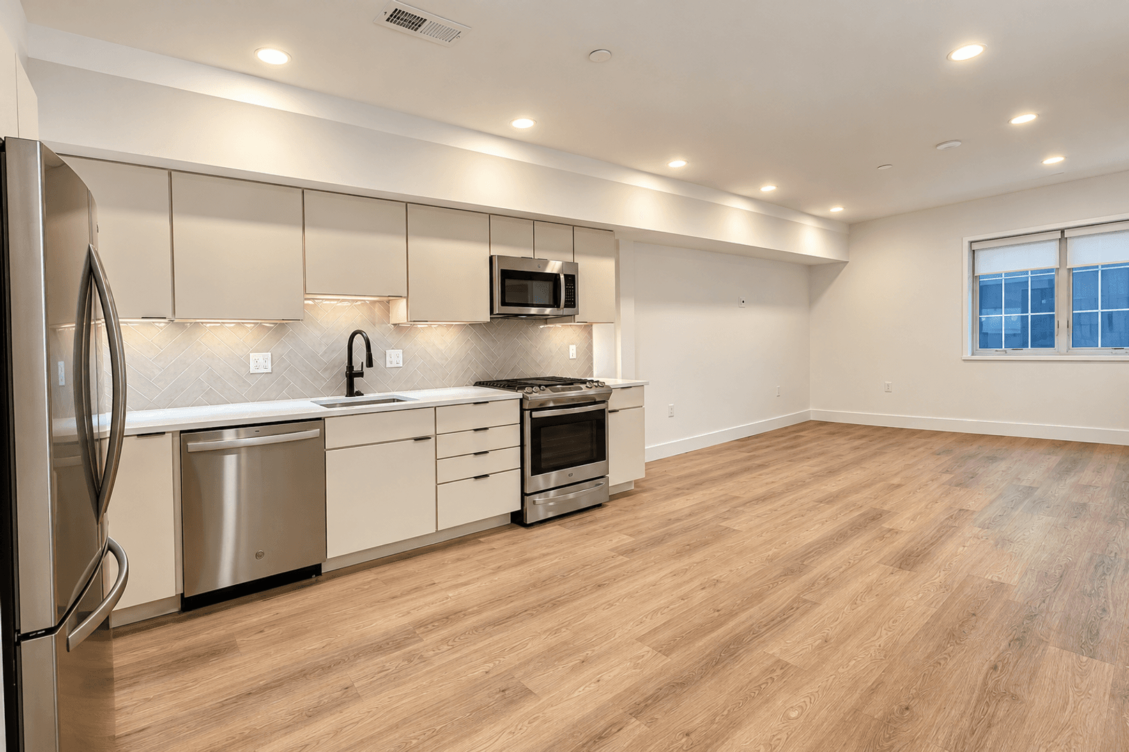 Washington Apartment: 716 L St SE