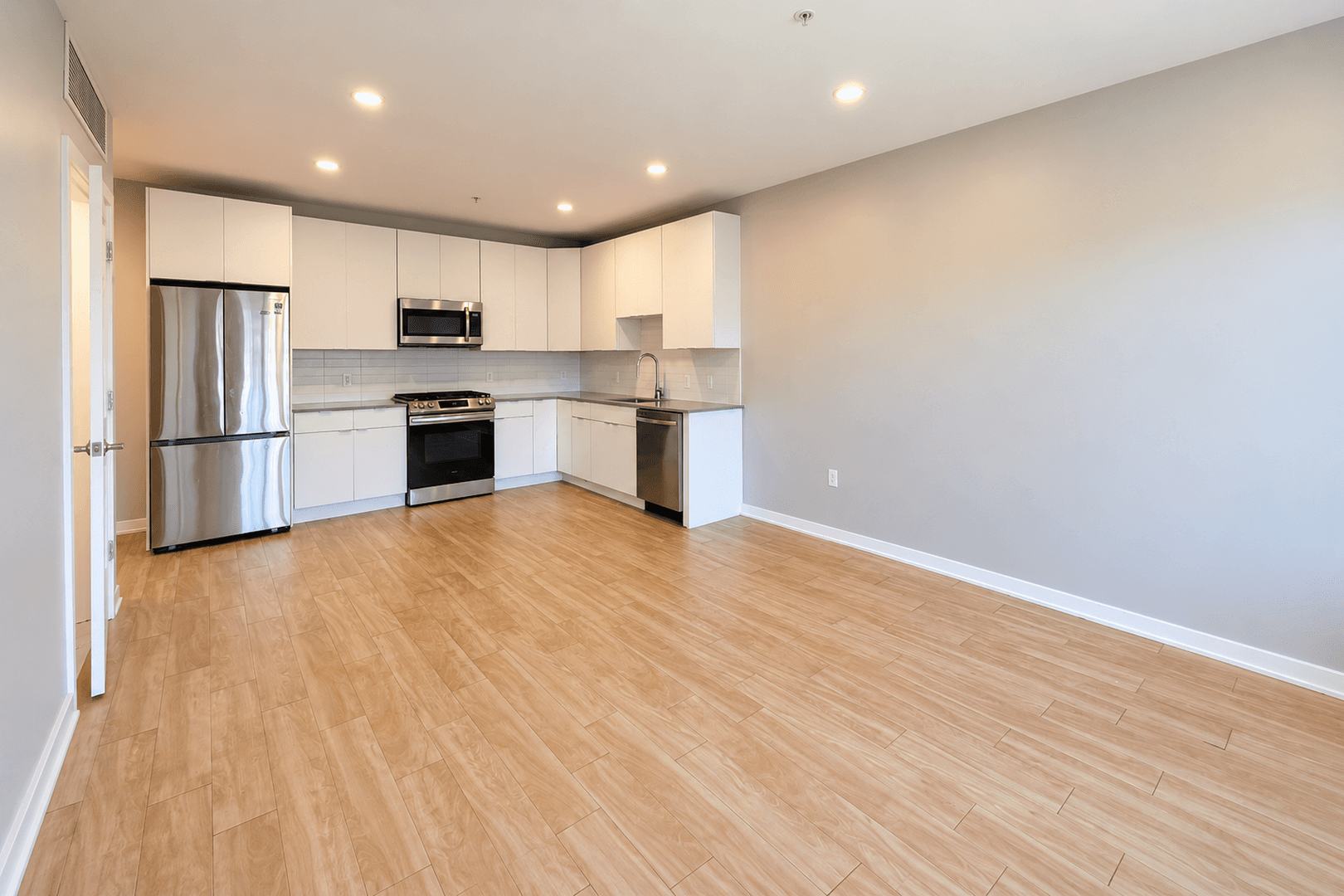 Washington Apartment: 2210 Wisconsin Ave NW