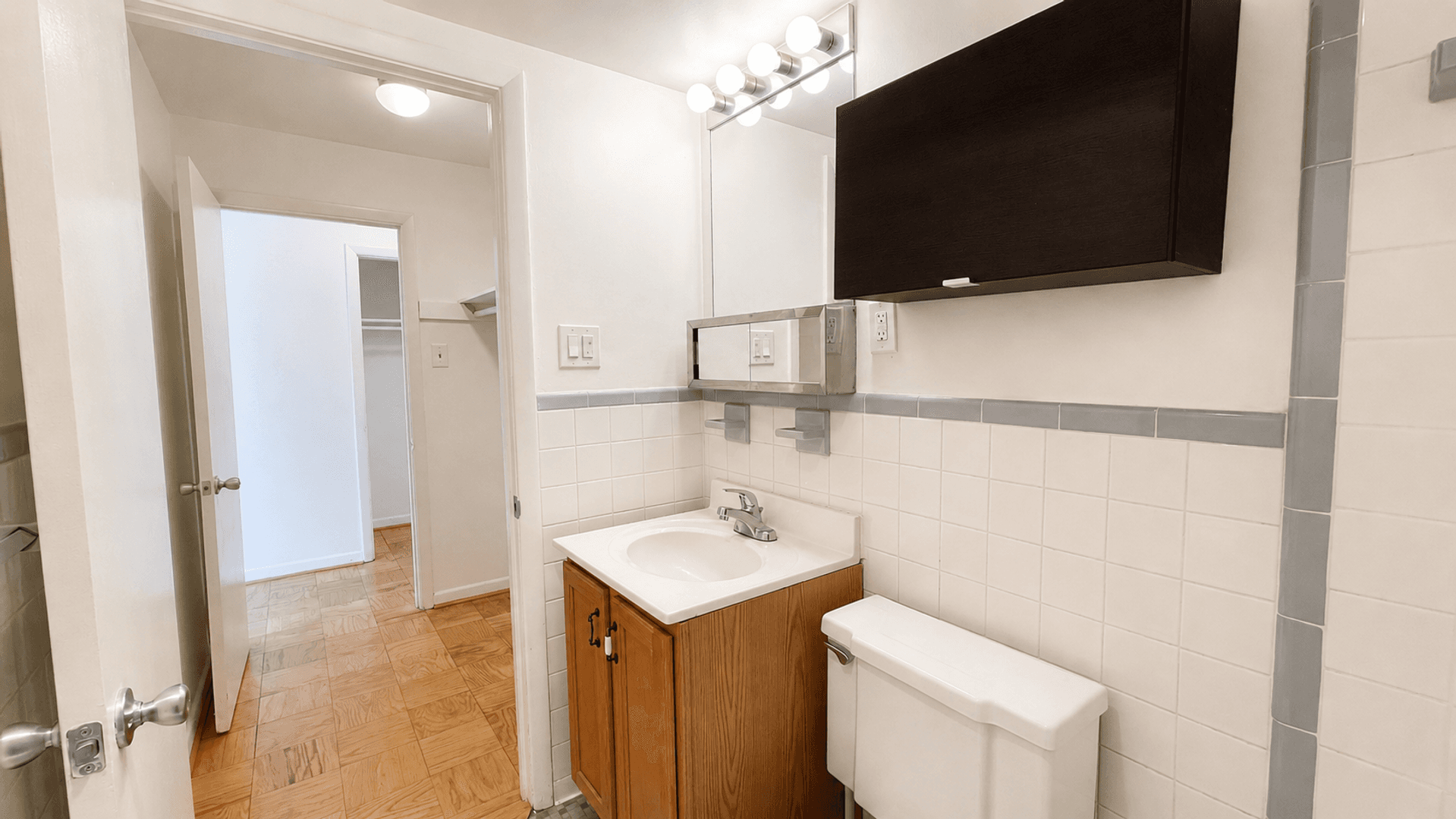 Washington Apartment: 4465 MacArthur Blvd NW